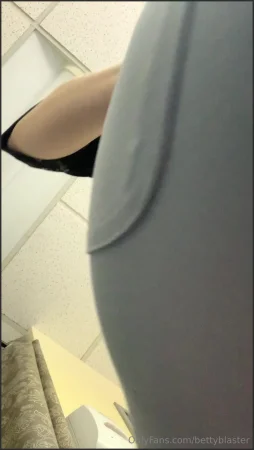 bettyblaster fart porn video 200924 22 ( 7.1 MB )