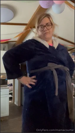 mamacourtie fart porn video 1316991311 3517549683 ( 5.2 MB )