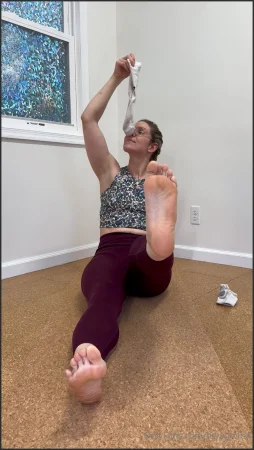 fityoginina sock removal and sniffing 3464644266 ( 51.5 MB )