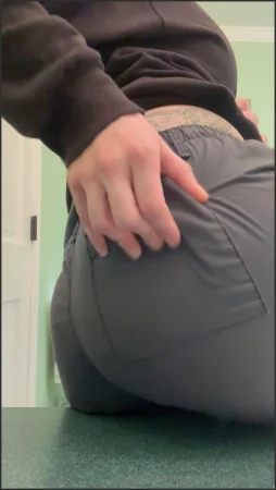 tinke rbelle9263 just farting in the bathroom at work making my scrub 3213805873 ( 13.6 MB )