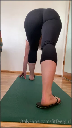 fityoginina yoga in flip flops this was actually suppose to be a cust b 401141800 ( 226.0 MB )