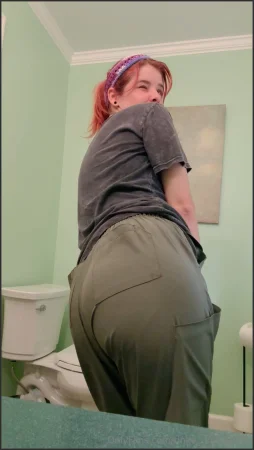 tinke rbelle9263 back in my scrubs stinking them up 3415033248 ( 7.1 MB )