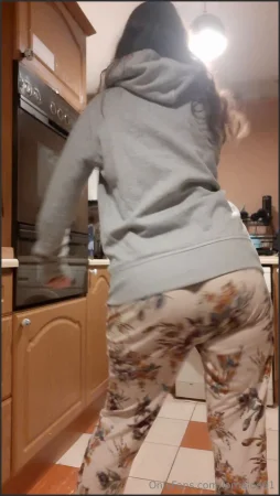 lornaloo91 probably my fave vid to date i am roaring with laughter ju 3289049659 ( 16.2 MB )