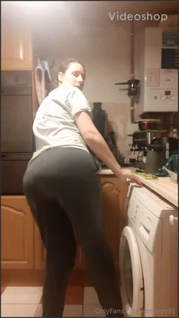 lornaloo91 something is cooking in the kitchen 3563056287 ( 7.1 MB )