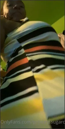 princesssugarc damn that stinks come sniff it up 2508176521 ( 9.8 MB )