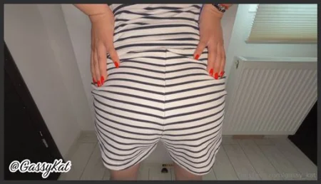 gassy kat caught in the act by the door pajamas drop revealing my jui 3799479222 ( 333.9 MB )