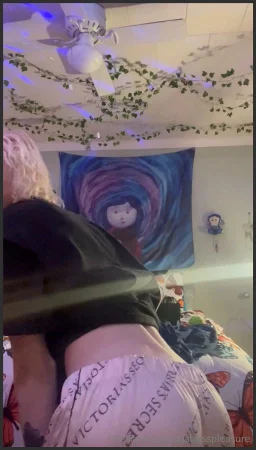 mistresspleasure fart porno Onlyfans leaked video 2 ( 5.9 MB )