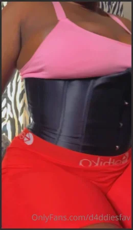 d4ddiesfav trying on my new corset today could use help tightening th 2114552648 ( 65.8 MB )